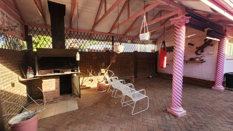 5 Bedroom Property for Sale in Fleurdal Free State